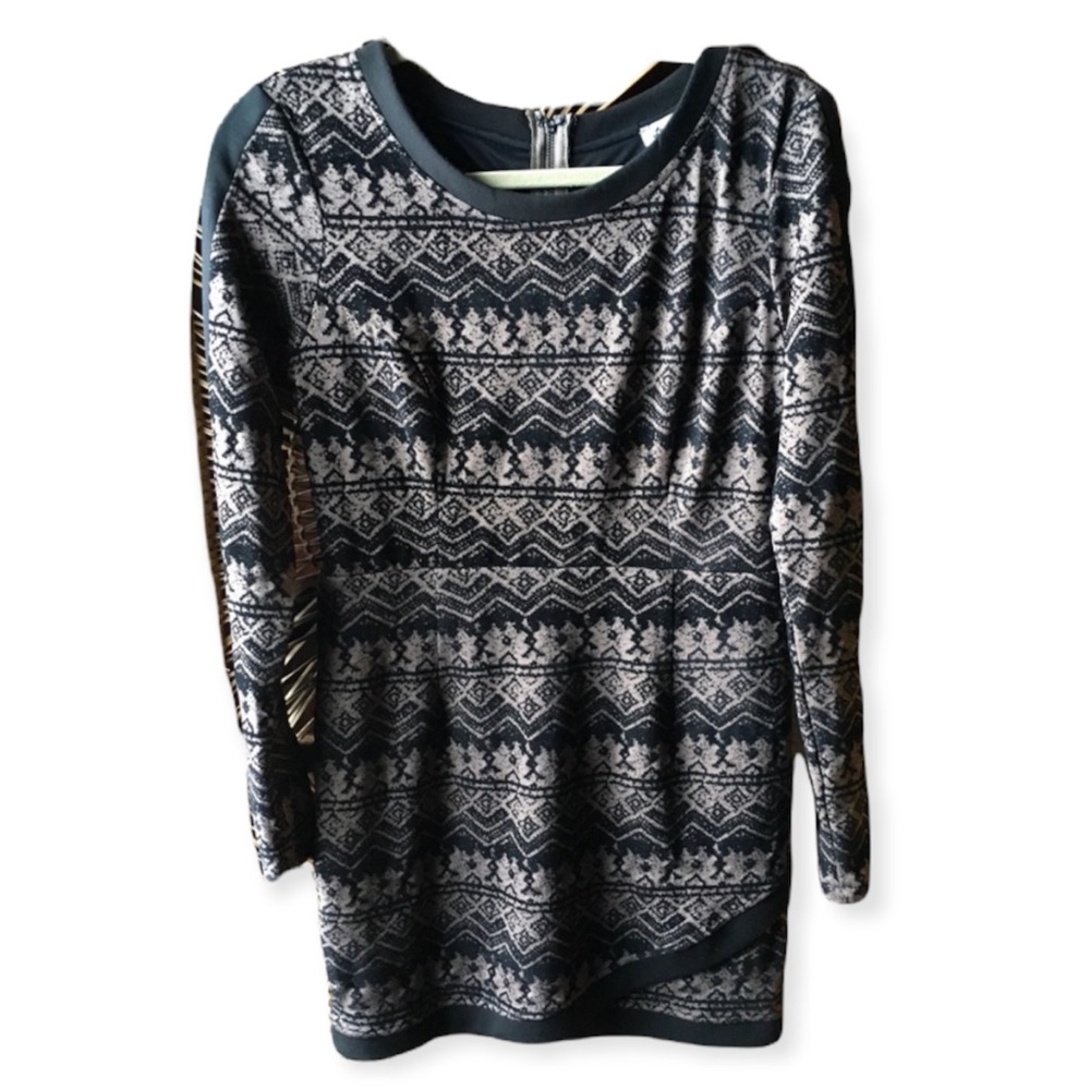 3/$20 LOVE RICHE Long Sleeve Patterned Sweater Dress Black Beige Small